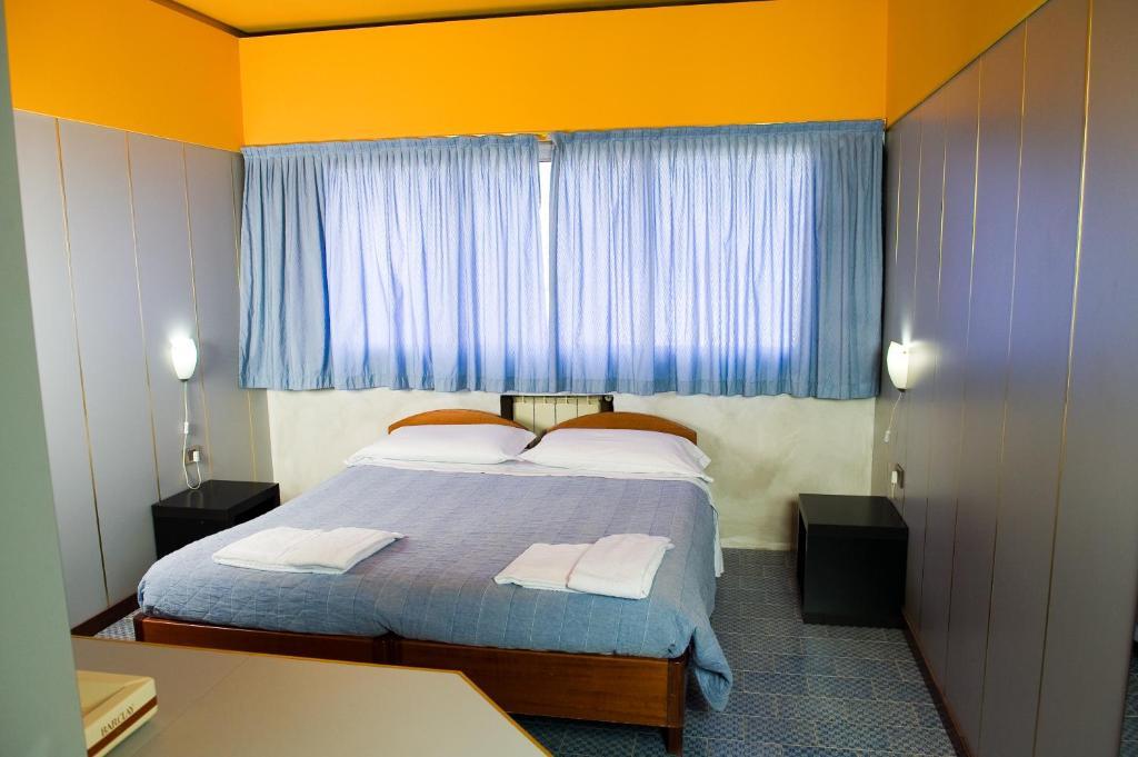 Hotel Maria Luisago Pokoj fotografie
